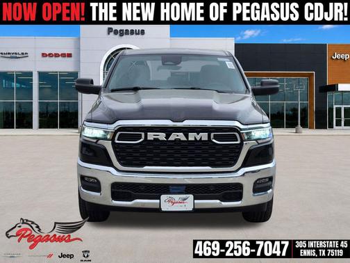 Diamond Black Crystal Pearlcoat 2026 RAM 1500 Big Horn/Lone Star