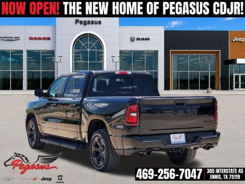 Diamond Black Crystal Pearlcoat 2026 RAM 1500 Express