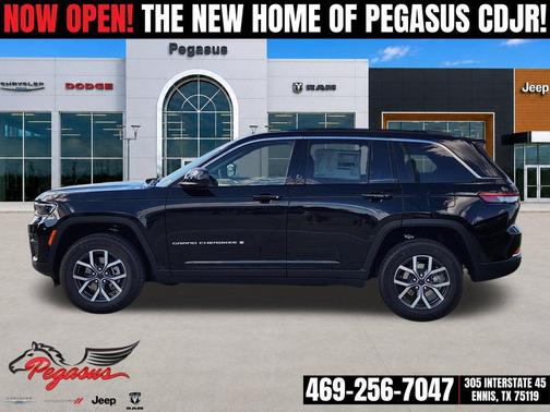 High Gloss Black 2027 Jeep Grand Cherokee Laredo