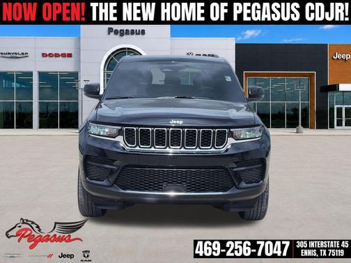 Diamond Black Crystal Pearlcoat 2025 Jeep Grand Cherokee Laredo