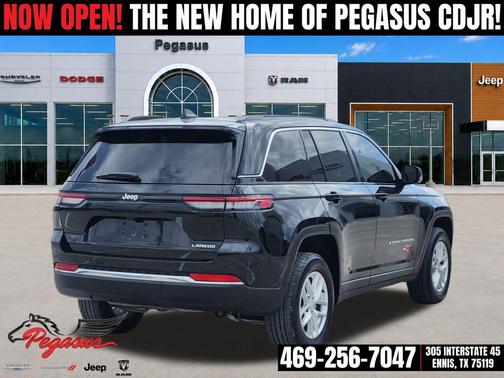 Diamond Black Crystal Pearlcoat 2025 Jeep Grand Cherokee Laredo
