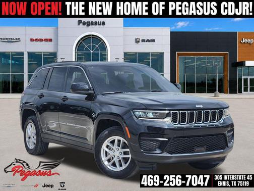 Diamond Black Crystal Pearlcoat 2025 Jeep Grand Cherokee Laredo