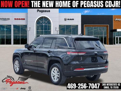 Diamond Black Crystal Pearlcoat 2025 Jeep Grand Cherokee Laredo