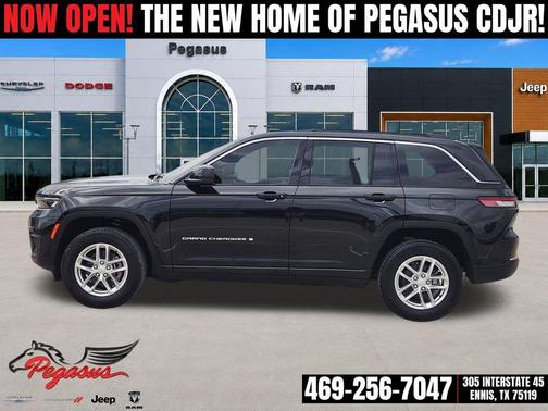 Diamond Black Crystal Pearlcoat 2025 Jeep Grand Cherokee Laredo