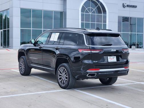 Diamond Black Crystal Pearlcoat 2025 Jeep Grand Cherokee L Summit Reserve