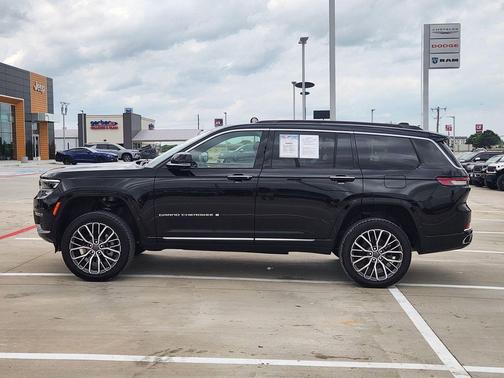 Diamond Black Crystal Pearlcoat 2025 Jeep Grand Cherokee L Summit Reserve