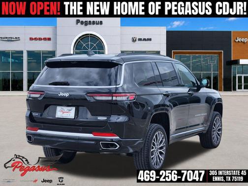 Diamond Black Crystal Pearlcoat 2025 Jeep Grand Cherokee L Summit Reserve