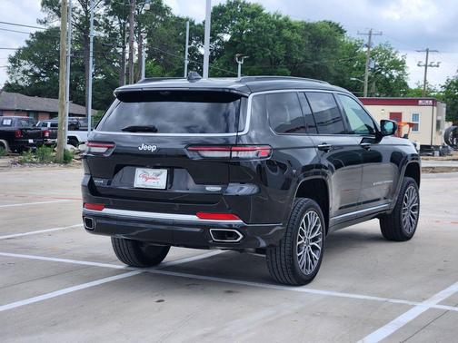 Diamond Black Crystal Pearlcoat 2025 Jeep Grand Cherokee L Summit Reserve