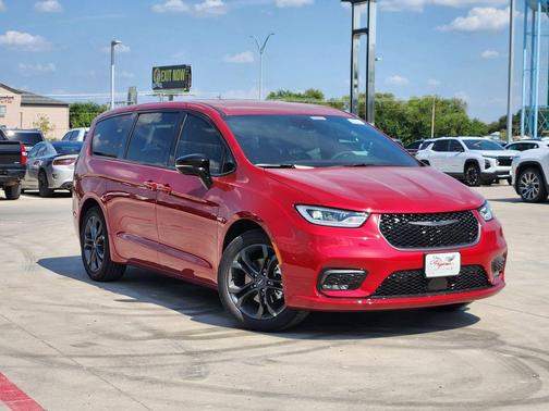2026 Chrysler Pacifica L