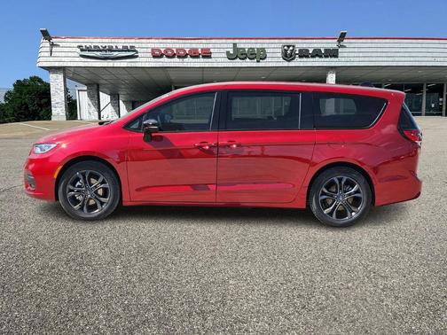 2026 Chrysler Pacifica L