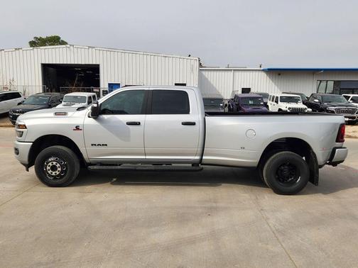 2026 RAM 3500 Lone Star Crew Cab 4x4 8' Box