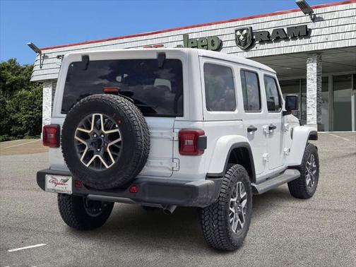 2025 Jeep Wrangler 4-Door Sahara 4x4