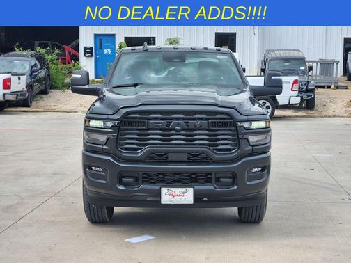 Diamond Black Crystal Pearlcoat 2026 RAM 2500 Tradesman Crew Cab 4x4 6'4' Box