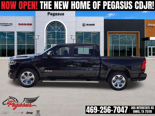 Diamond Black Crystal Pearlcoat 2025 RAM 1500 Big Horn/Lone Star