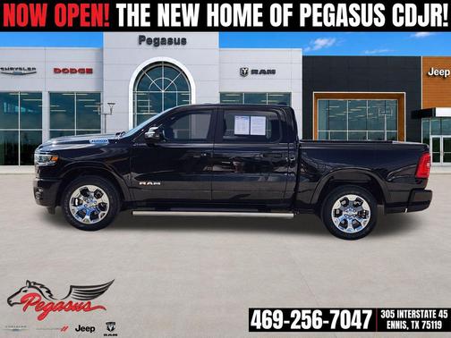 Diamond Black Crystal Pearlcoat 2025 RAM 1500 Big Horn/Lone Star