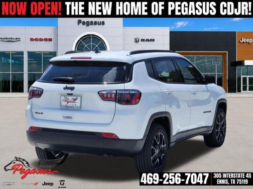 Bright White Clearcoat 2026 Jeep Compass Latitude