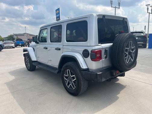2024 Jeep Wrangler 4-Door Sahara 4x4