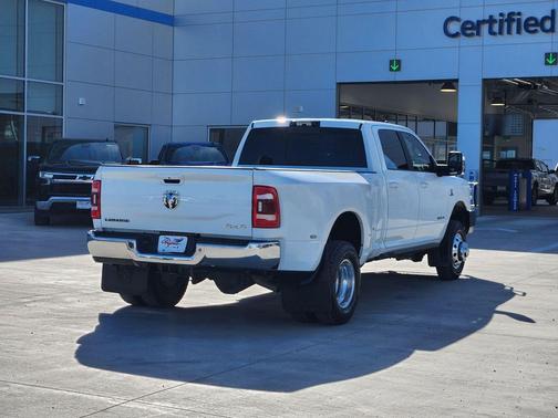 2024 RAM 3500 Laramie Crew Cab 4x4 8' Box