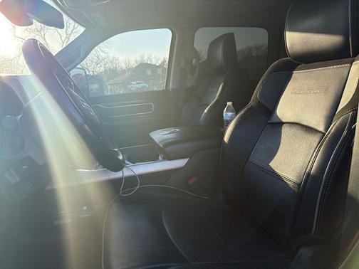 2024 RAM 3500 Laramie Crew Cab 4x4 8' Box