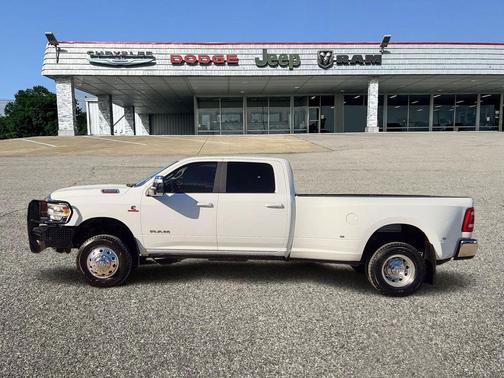 2024 RAM 3500 Laramie Crew Cab 4x4 8' Box
