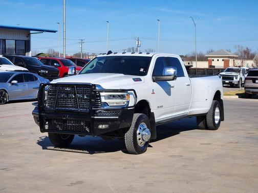 2024 RAM 3500 Laramie Crew Cab 4x4 8' Box