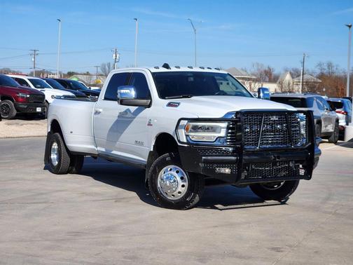 2024 RAM 3500 Laramie Crew Cab 4x4 8' Box
