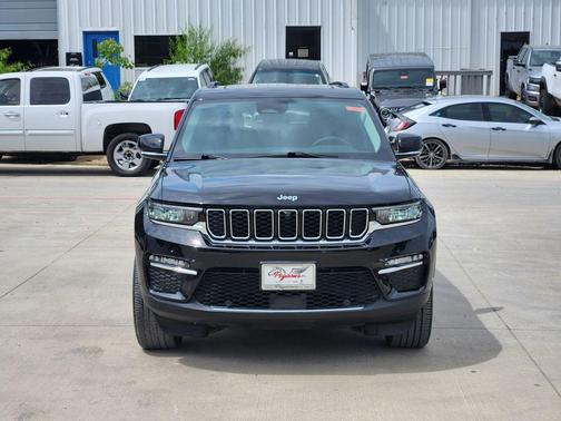 Diamond Black Crystal Pearlcoat 2023 Jeep Grand Cherokee 4xe Base