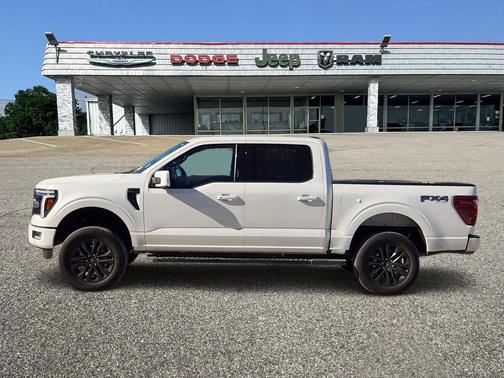 STAR WHITE METALLIC TRICOAT 2024 Ford F-150 Lariat