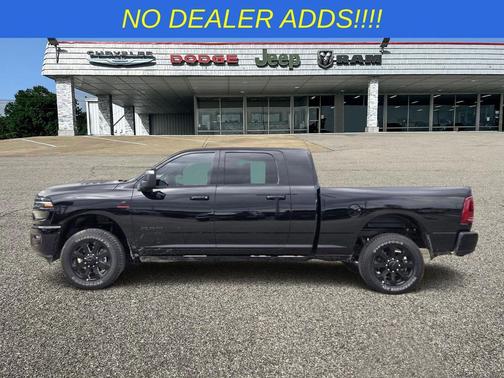 Diamond Black Crystal Pearlcoat 2026 RAM 2500 Laramie
