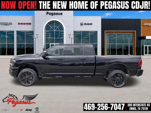 Diamond Black Crystal Pearlcoat 2026 RAM 2500 Laramie