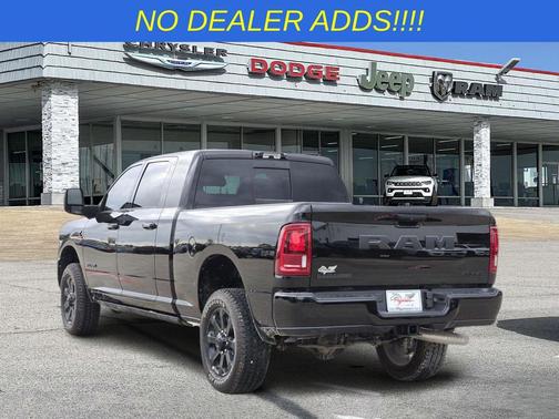 Diamond Black Crystal Pearlcoat 2026 RAM 2500 Laramie