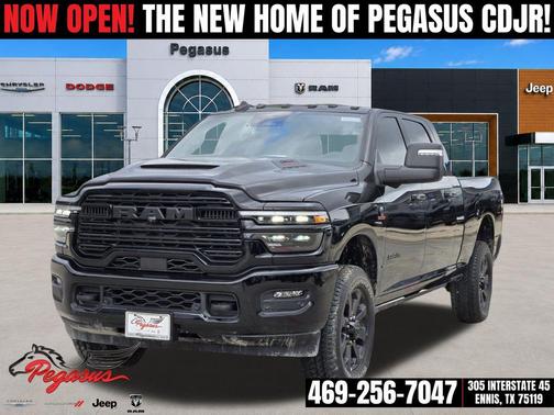 Diamond Black Crystal Pearlcoat 2026 RAM 2500 Laramie
