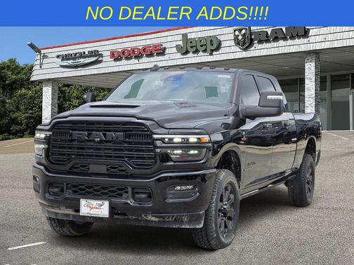 Diamond Black Crystal Pearlcoat 2026 RAM 2500 Laramie
