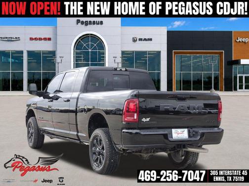 Diamond Black Crystal Pearlcoat 2026 RAM 2500 Laramie