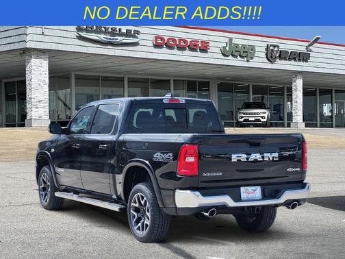 Diamond Black Crystal Pearlcoat 2026 RAM 1500 Laramie