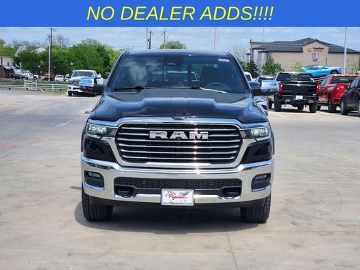 Diamond Black Crystal Pearlcoat 2026 RAM 1500 Laramie