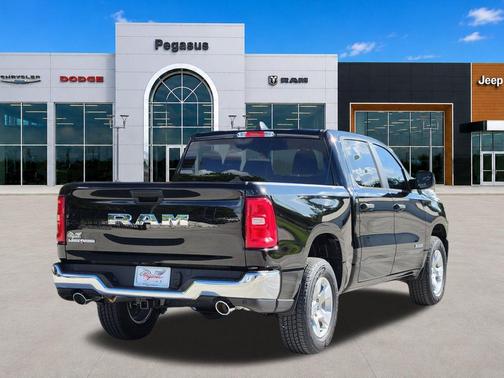 Diamond Black Crystal Pearlcoat 2026 RAM 1500 Big Horn/Lone Star