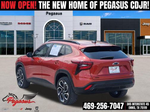 Cayenne Orange Metallic 2024 Chevrolet Trax FWD 2RS