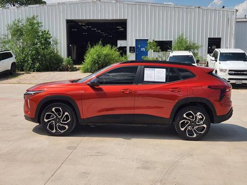 Cayenne Orange Metallic 2024 Chevrolet Trax FWD 2RS