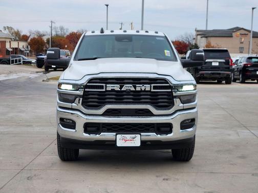 2026 RAM 2500 Tradesman Crew Cab 4x4 8' Box