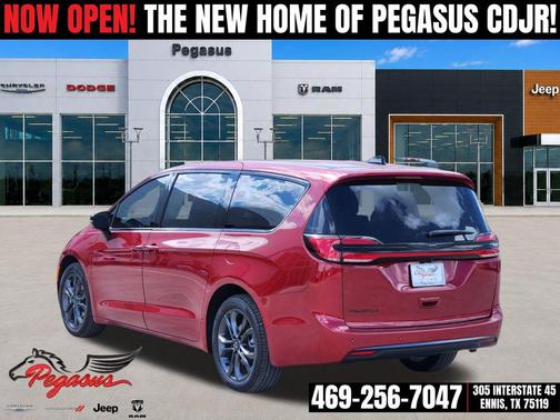 Red Hot Pearlcoat 2026 Chrysler Pacifica L