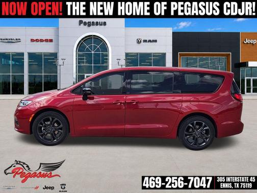 Red Hot Pearlcoat 2026 Chrysler Pacifica L