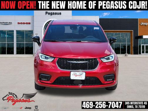 Red Hot Pearlcoat 2026 Chrysler Pacifica L