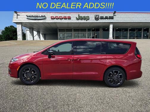 Red Hot Pearlcoat 2026 Chrysler Pacifica L