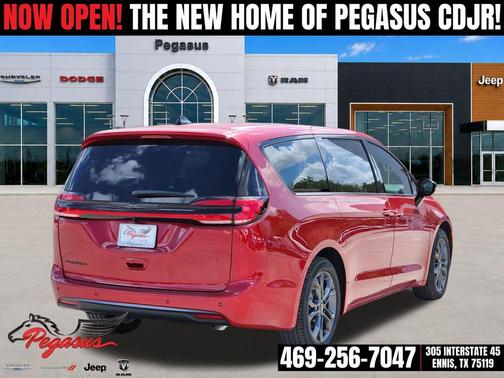 Red Hot Pearlcoat 2026 Chrysler Pacifica L