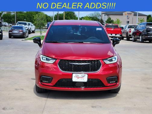 Red Hot Pearlcoat 2026 Chrysler Pacifica L