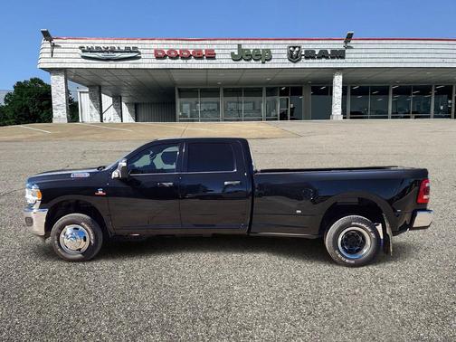 2024 RAM 3500 Tradesman Crew Cab 4x4 8' Box