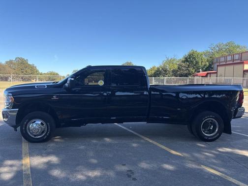 2024 RAM 3500 Tradesman Crew Cab 4x4 8' Box