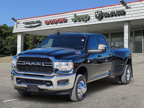 2024 RAM 3500 Tradesman Crew Cab 4x4 8' Box