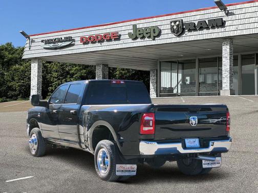 2024 RAM 3500 Tradesman Crew Cab 4x4 8' Box